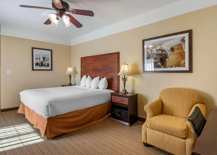 Best Western Plus Monica Royale Inn & Suites